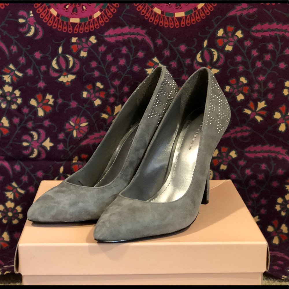 BASICALLY NEW BCBG Pumps